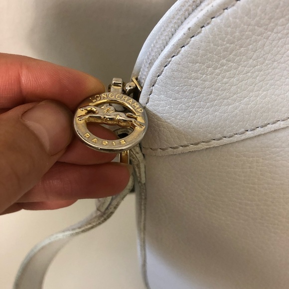 ⛔️SOLD⛔️Vintage Longchamp White Leather Crossbody - Picture 6 of 16